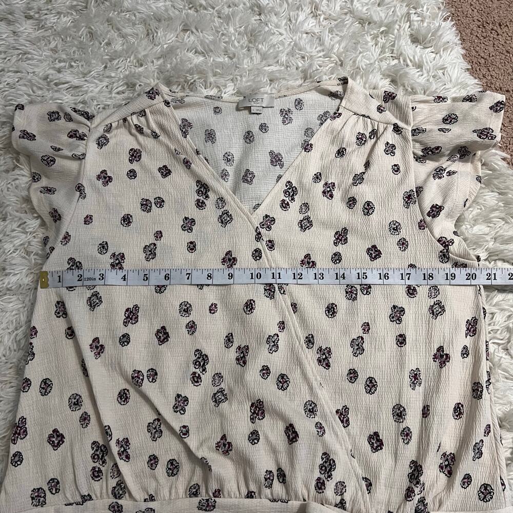 Loft Outlet Cream Floral Wrap Top Size L - Picture 6 of 7